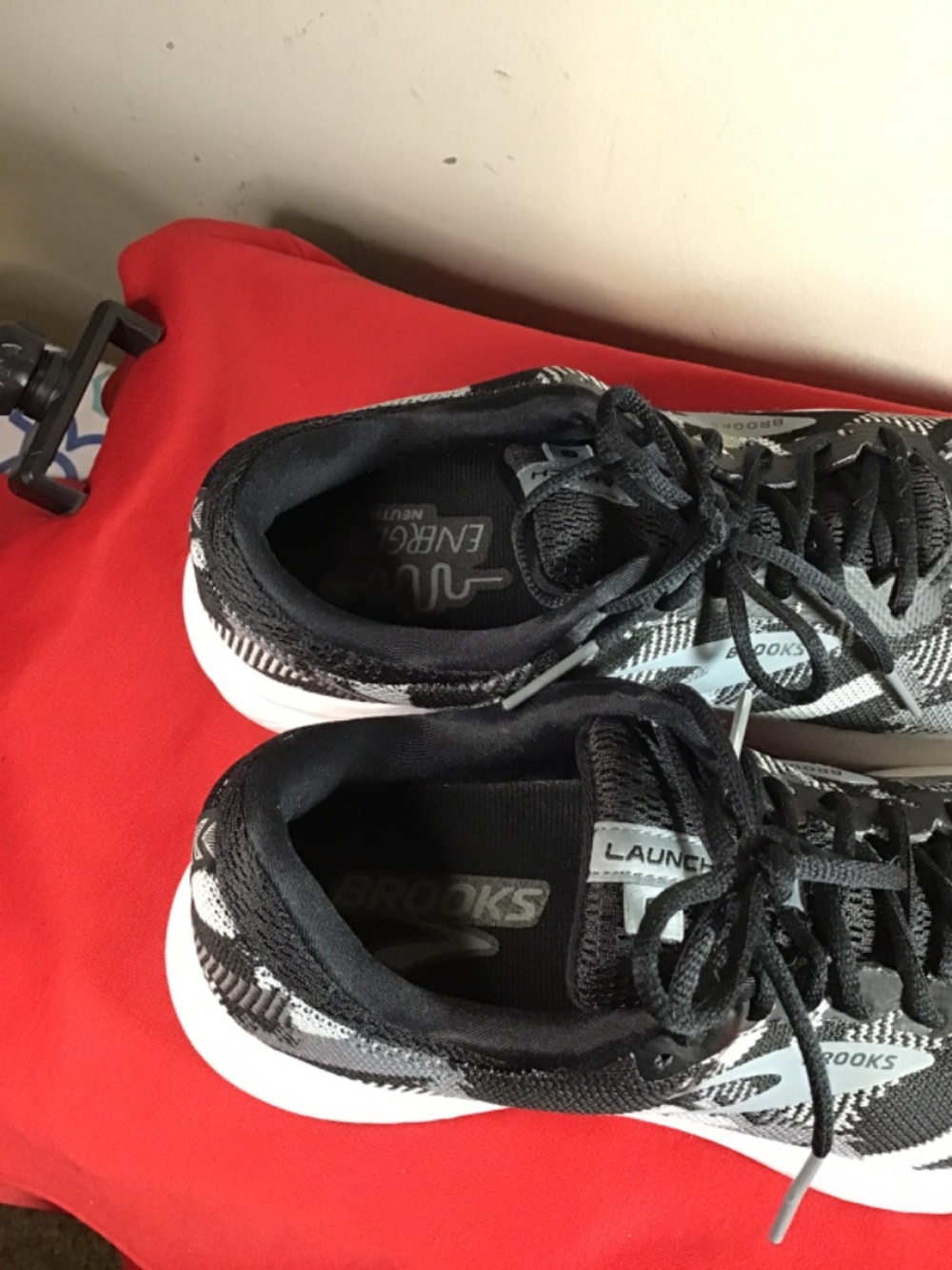 ❤️Brooks Launch 5, women’s size 8.5, has one brown spot, see photos, 🔥❤️ - Picture 6 of 6